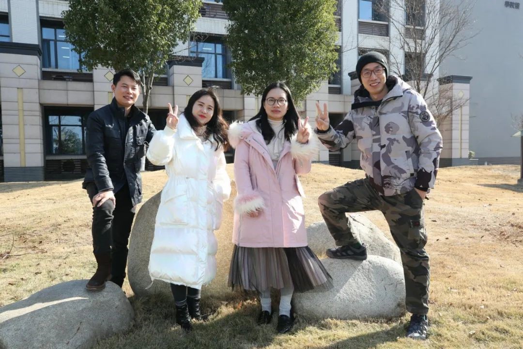 A group of people posing for a photo Description automatically generated with medium confidence