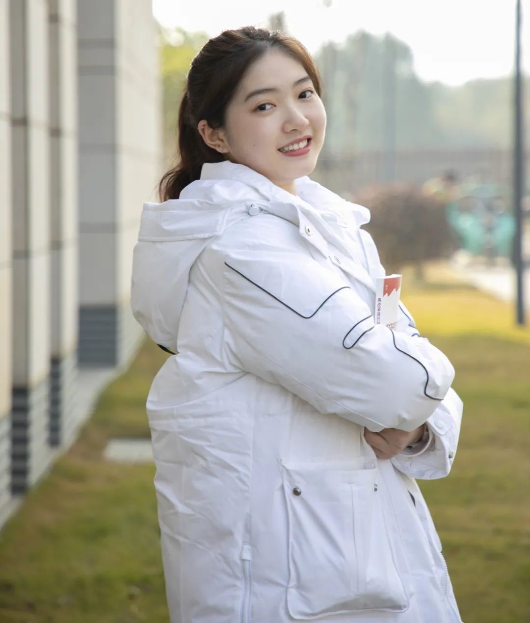 A person wearing a white coat Description automatically generated with medium confidence